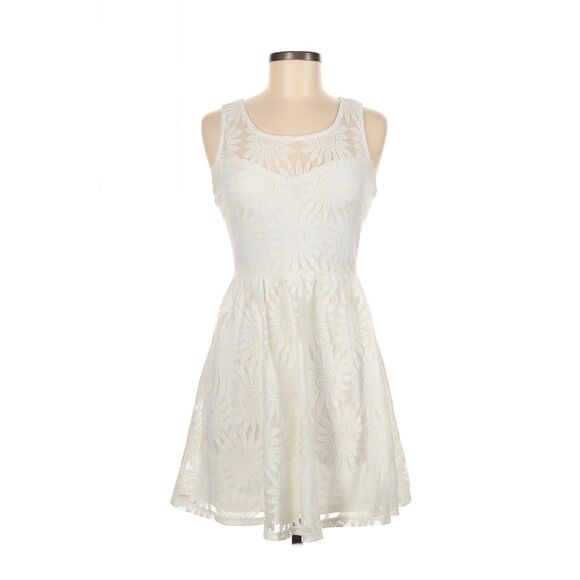 Want and Need Dresses & Skirts - New WANT AND NEED Sz M Ivory Lace Daisies Graduation Easter Soft Girly Coquette